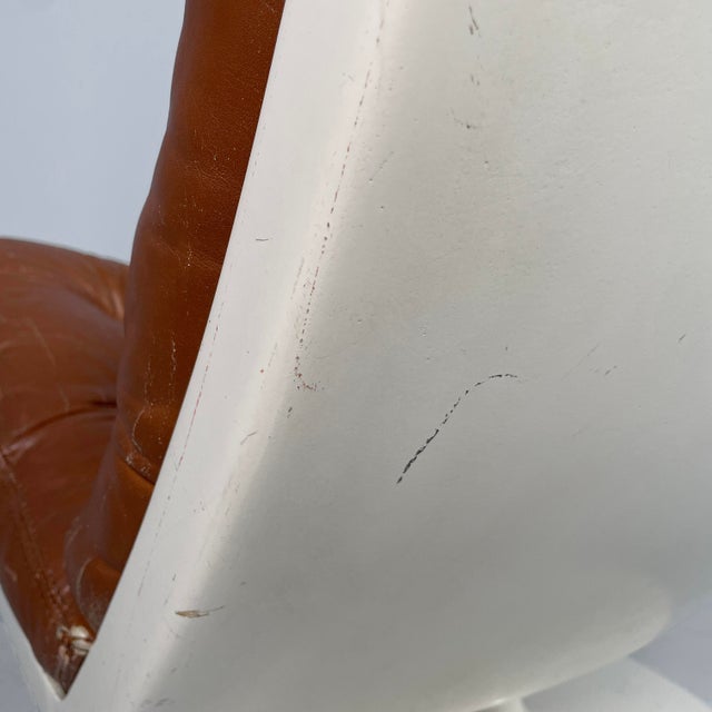 Space Age Italian Brown Leather and White Plastic Armchair by Play, 1970s For Sale - Image 15 of 18