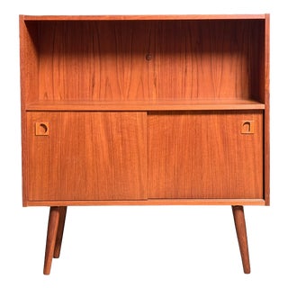 Small Mid-Century Danish Teak Cabinet attributed to Brouer Møbelfabrik, Denmark, 1960s For Sale