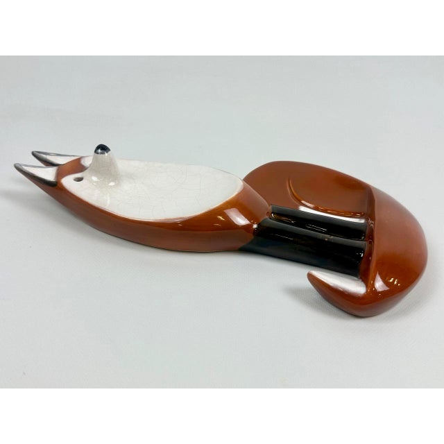 The right ear is glued on after being broken off. This piece has an attribution mark, I am sure that it is completely...