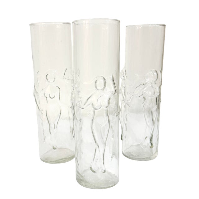Bring sculptural Mid-Century Modern style to your barware collection with this striking pair of vintage Libbey “La Femme”...