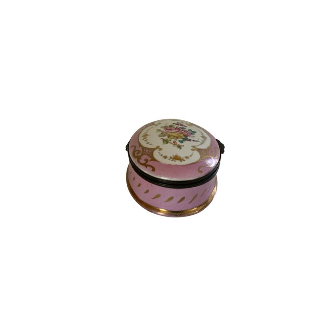 Vintage French Large Porcelain Hinged Trinket Box Pink Gilt Floral Vanity Dish Exclusively for Paris Decorators France 1930s-1950s For Sale In Palm Springs - Image 6 of 8