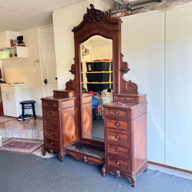 American Victorian Deep-Well Walnut Marble Top Dresser with Mirror. Lovely original condition. Solid wood. Eastlake style....