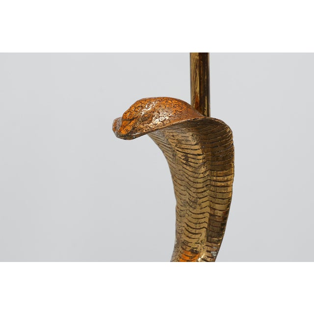 1970s Hollywood Regency Brass Cobra Table Lamp with Brown Shade, France, 1970s For Sale - Image 5 of 14