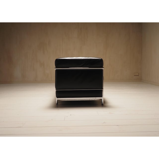 Cassina LC2 2-Seater Sofa by Charlotte Perriand and Le Corbusier, 1990s For Sale - Image 4 of 18