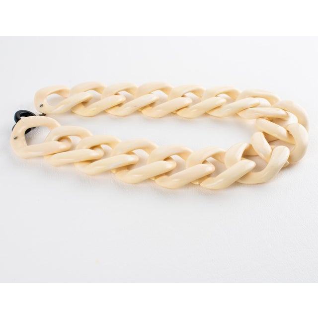 Contemporary Angela Caputi Italy Choker Necklace Massive Cream-White Resin Chain For Sale - Image 3 of 10