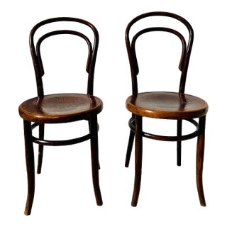 Early 20th Century Antique Pair of Fischel Bentwood Style Wooden Cafe Chairs For Sale