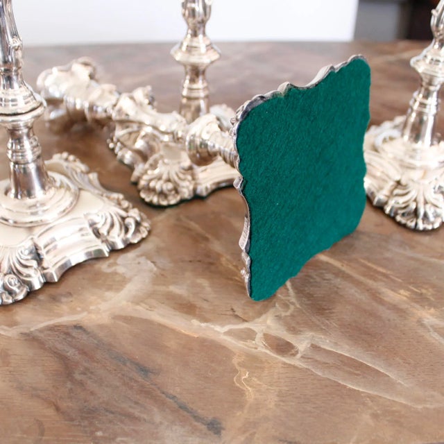 Silver Set of Four George II Style English Silver Plate Candlesticks, 19th Century For Sale - Image 8 of 12