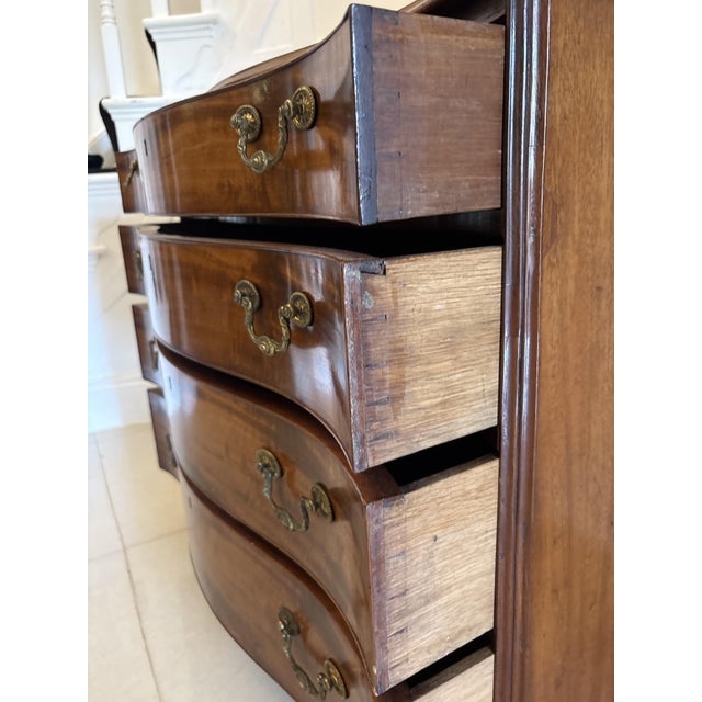 Antique Georgian Serpentine Chest of Drawers in Mahogany, 1700s For Sale - Image 5 of 11