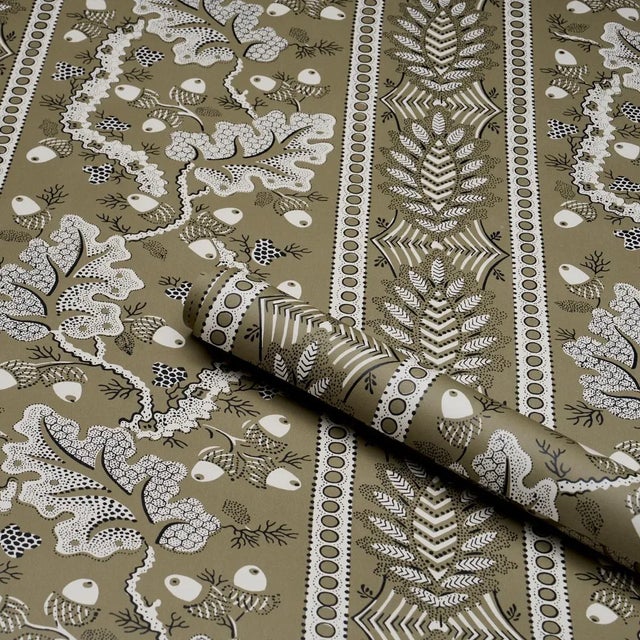 2020s Schumacher Richmond House Wallpaper In Sage For Sale - Image 5 of 6