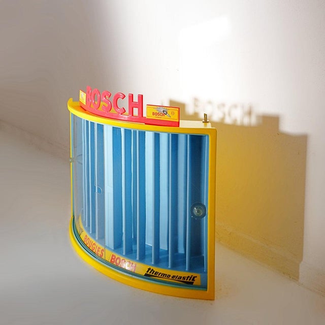 Advertising Collectible - Vintage Measures : 60x25cm H:45cm Material : Plastic - Metal Vintage Bosch spark plug display...