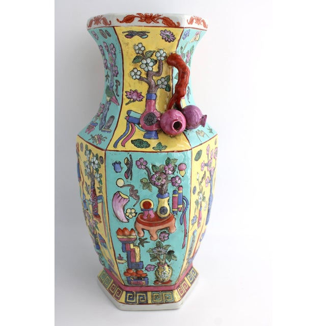 Antique Chinese Porcelain Hexagonal Vase, Famille Juane "Hundred Treasures" Rare For Sale - Image 16 of 18