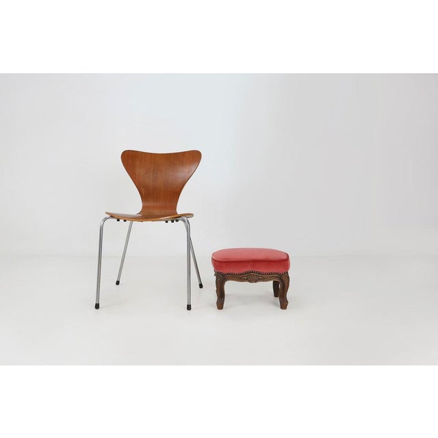 Baroque Ottoman in Carved Wood with Coral Velvet Upholstery, 1950s For Sale - Image 4 of 5