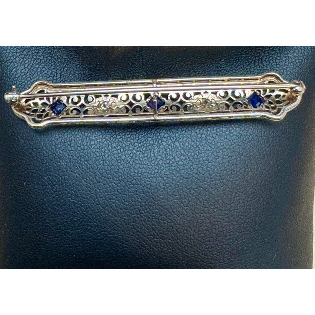 Metal Estate Art Deco Diamond & Sapphire Platinum 4.7 Gm Pin / Broach vs Quality For Sale - Image 7 of 8