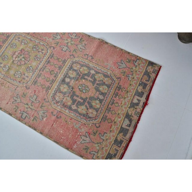 1950s 1950s Long Pastel Turkish Rug, Minimalist Runner for Hallway or Entryway For Sale - Image 5 of 10