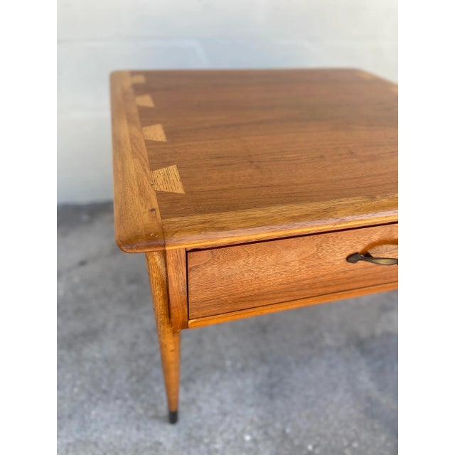 Mid-Century Modern Alta Vista Lane Dovetail One Drawer Side Table For Sale - Image 3 of 10