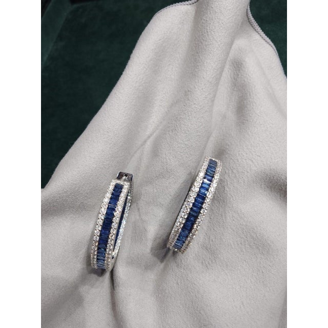Gemstone details Diamond weight: 2.75 cts Blue sapphire weight: 7.41 cts 18K gold Net weight: 21.09 grams Gross weight:...