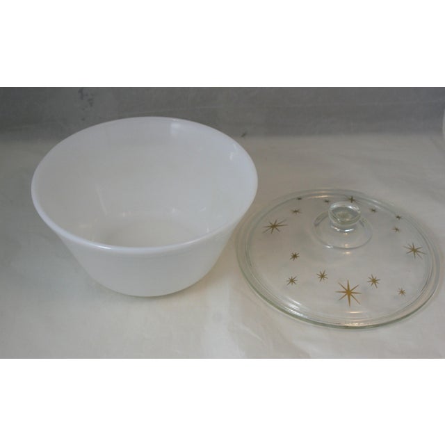 Mid-Century Modern 1950s Mid Century Modern Rodney Kent Starline Atomic Round Lidded Casserole Serving Bowl For Sale - Image 3 of 9
