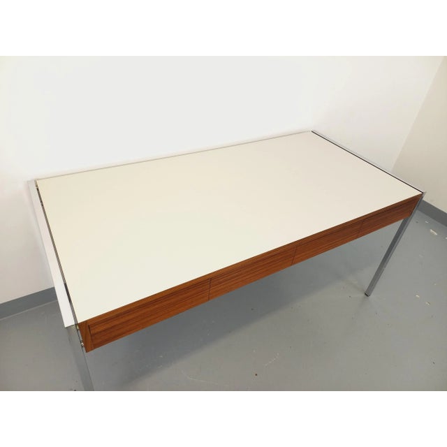 1970s Modernist Desk in Rosewood, Melamine and Metal, 1970s For Sale - Image 5 of 18