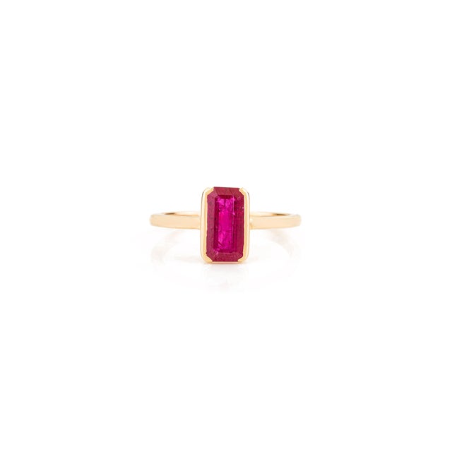Modern Emerald Cut 1.38Ct Ruby Bezel Solitaire Ring in 14k Yellow Gold Size 6.5 For Sale - Image 4 of 15