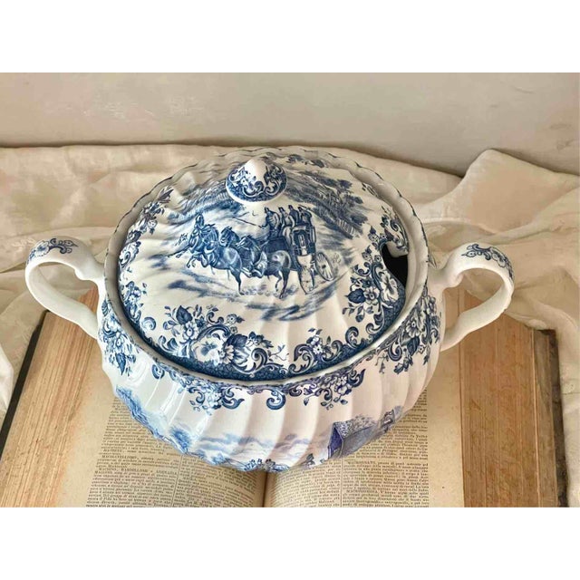 Large English Ironstone Coaching Scenes Collection Tureen from Johnson Bros, 1960s For Sale - Image 3 of 12