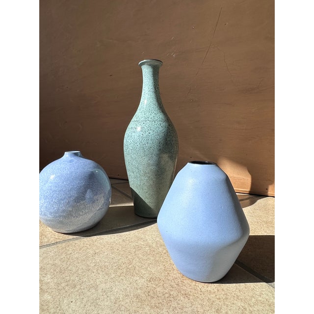 Handmade Light Blue Studio Ceramic Vases from Manufaktur Töpferhof Römhild, Thuringia, Germany, 1970s, Set of 2 For Sale - Image 14 of 15