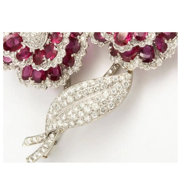 Metal 18kt White Gold Ruby & Diamond Brooch Ca 1950 For Sale - Image 7 of 10