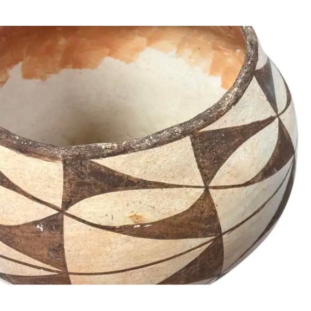 Southwestern Olla Pueblo Pottery Vessel For Sale - Image 4 of 8
