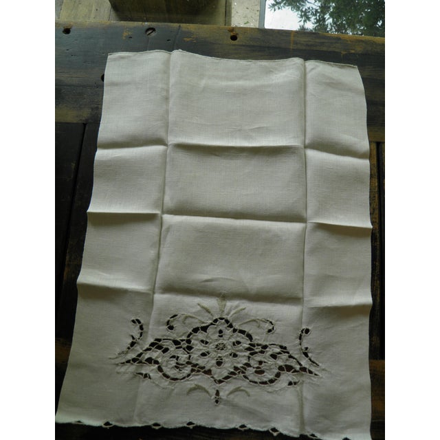 Early 20th Century Set 2 Vintage Linen Madeira Cutwork Guest Hand Towels Embroidered Antique Ivory For Sale - Image 5 of 5