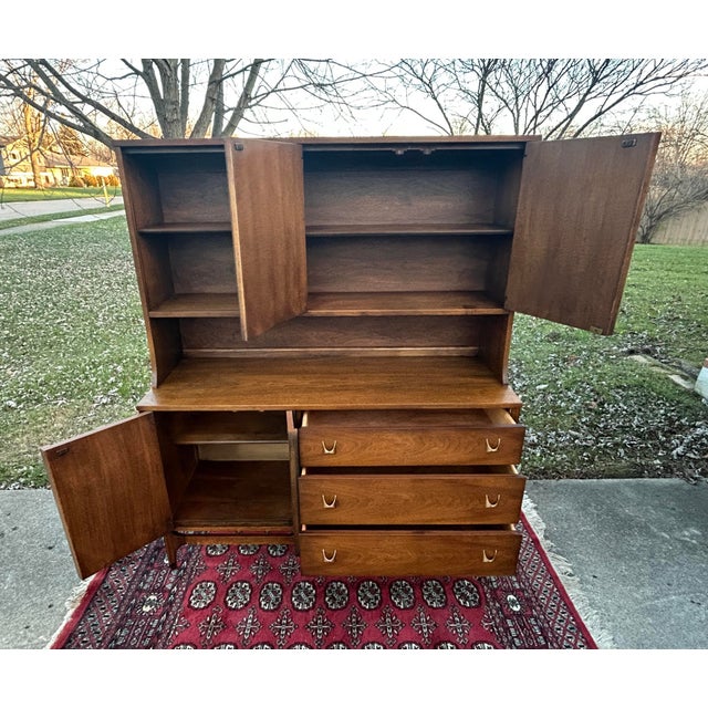 Coffee Vintage Mid-Century Modern Walnut Broyhill Brasilia Hutch Credenza Sideboard For Sale - Image 8 of 12
