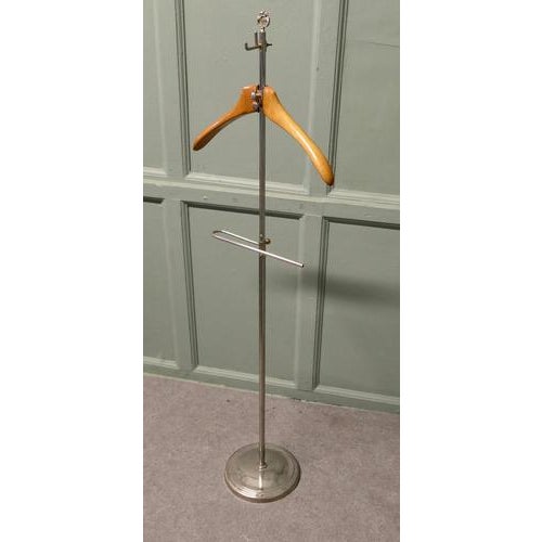 French Chrome and Beech Gents Valet, 1920 For Sale - Image 6 of 7