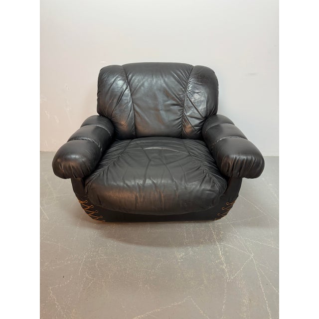 Black Large Italian Space Age Postmodern Black Leather Lounge Chair with Brass Buttons and Cord Lacing from Busnelli, 1970s For Sale - Image 8 of 14