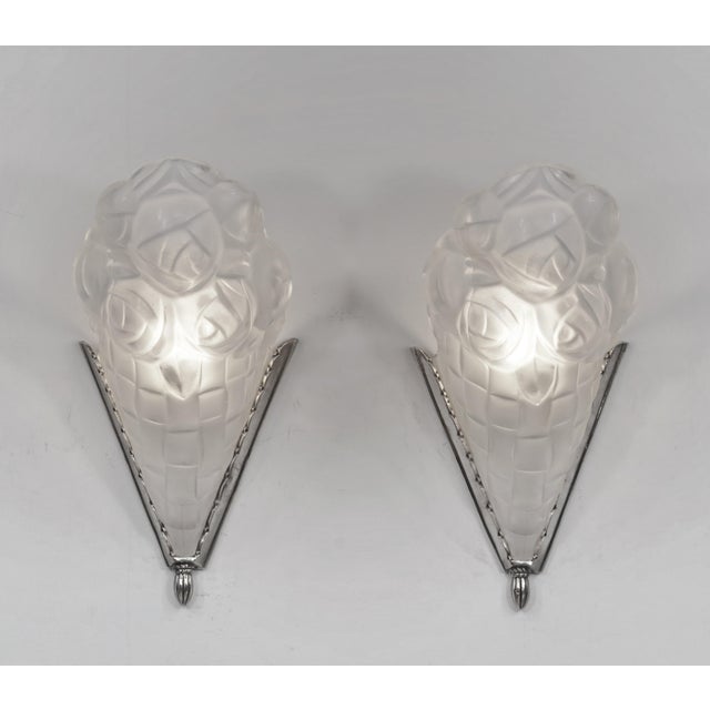 Hubens & Degué A nice pair of 1925-1930 French art deco wall lights in nickel plated solid brass or bronze by Francis...