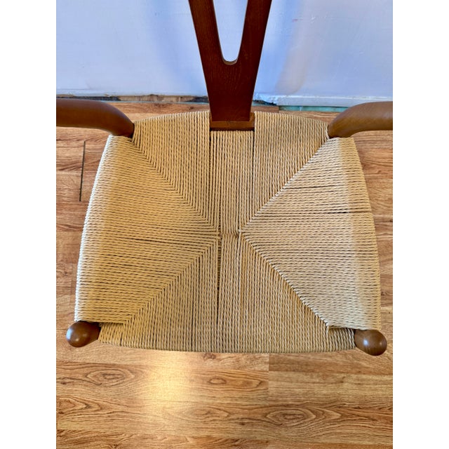 1970s Pair of Wishbone Chairs in the Manner of Hans J Wegner for Carl Hansen & Sons (Unmarked) For Sale - Image 9 of 11