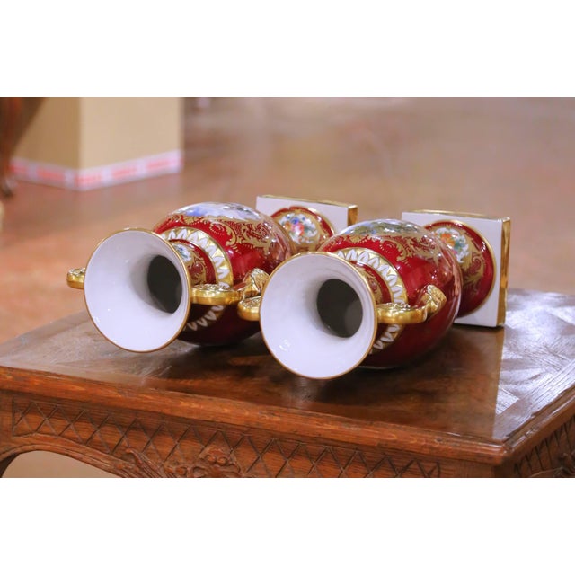 Pair of 19th Century French Neoclassical Hand Painted “Porcelaine De Paris” Urns For Sale - Image 12 of 14