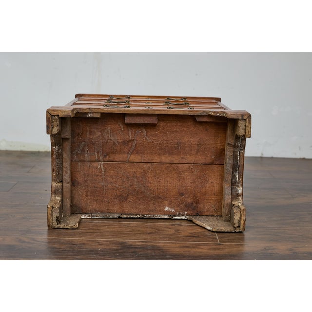 English 19th Century Pine Chest with Three Graduating Drawers and Brass Hardware For Sale - Image 4 of 12