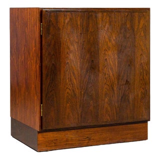 Mid-Century Chest of Drawers For Sale