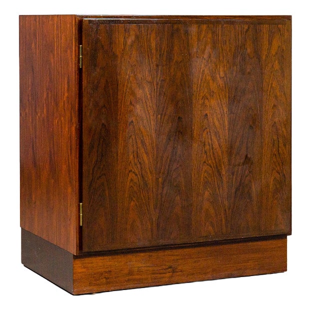 Mid-Century Chest of Drawers For Sale