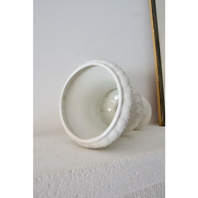 Medici Style Cup Vase in White Lacquered Ceramic, Italy, 1930s For Sale - Image 6 of 17