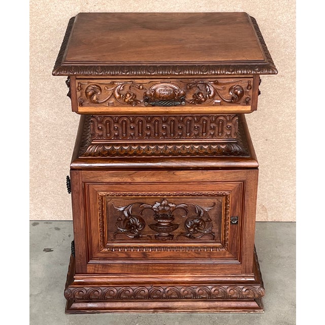 Italian Hand Carved Walnut Monumental Nightstands 19th Century With Drawer For Sale - Image 4 of 13
