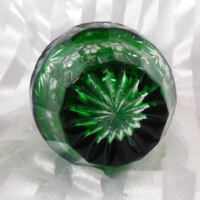 1950s Green Cut to Clear Decanter For Sale In San Francisco - Image 6 of 6