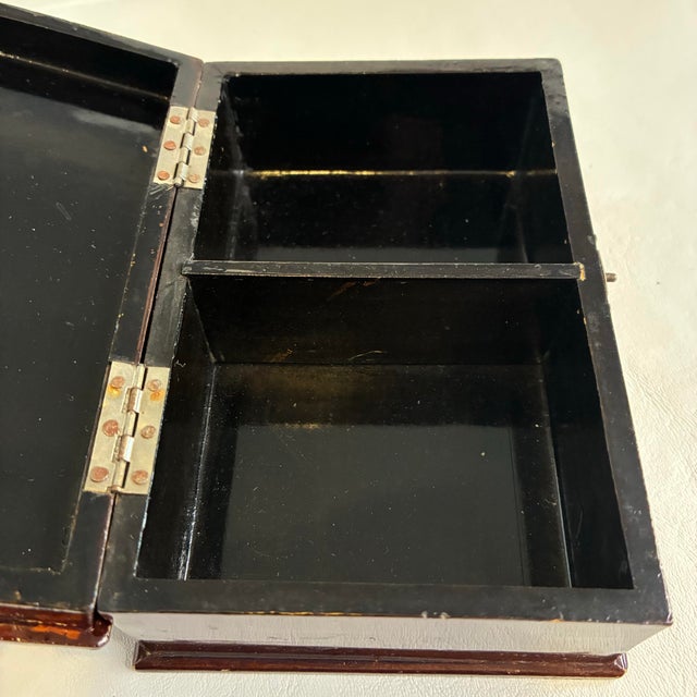 Vintage Japanese Floral Butterfly Lacquerware Trinket Jewelry Box For Sale - Image 12 of 12