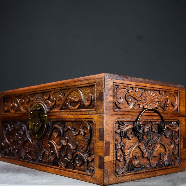 1990s Openwork Carved Hardwood Chest, Chinoiserie Floral Scroll Jewelry & Scent Box For Sale - Image 5 of 8