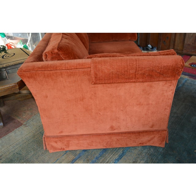 1960s Vintage Mid Century Hickory Tavern / Lane Burnt Orange Upholstered Loveseat Sofa For Sale - Image 5 of 17