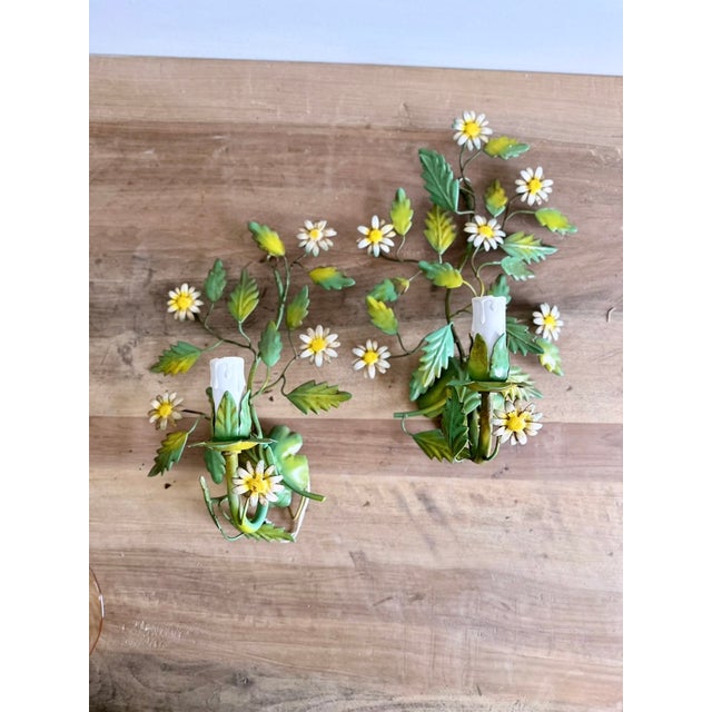 French Tole Painted Daisy Floral Wall Sconces, 1970, Set of 2 For Sale - Image 6 of 18