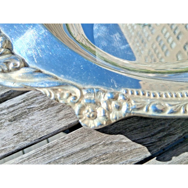 Large Vintage Matching Sheridan Silverplated Serving Dishes - a Pair For Sale In New York - Image 6 of 10