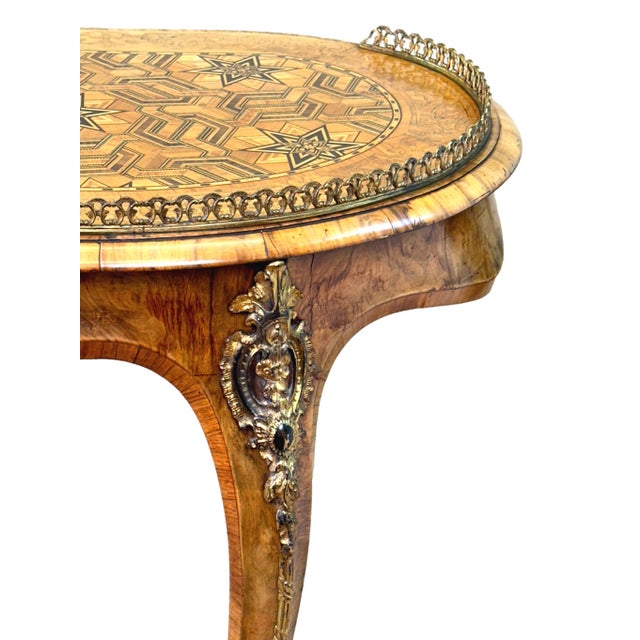 Brown Antique Kidney Shaped Library Table in Walnut, 1860 For Sale - Image 8 of 14