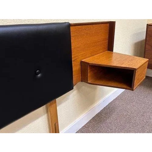 Mid Century Modern Teak & Black Vinyl Queen Size Headboard W/ Nightstands C.1960 For Sale - Image 4 of 6
