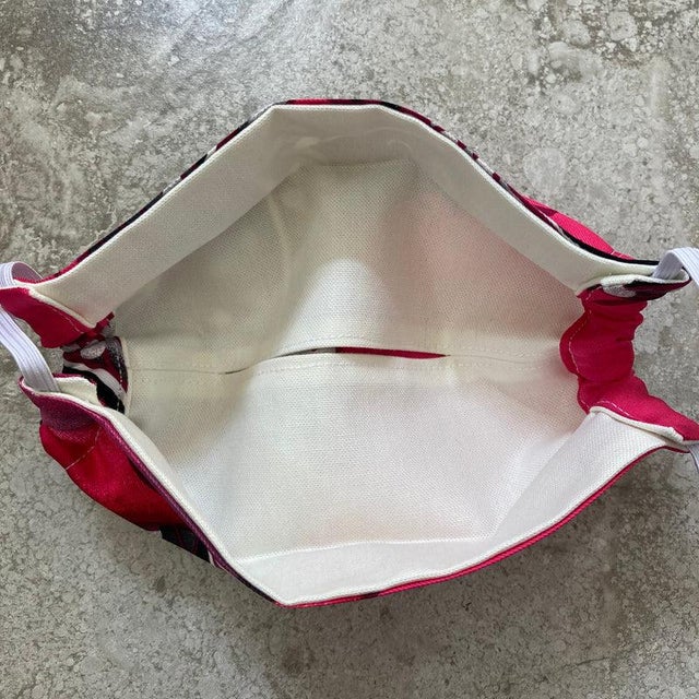 Hermès 1980s Hermes Pink Baobab Cat Silk Scarf Face Mask For Sale - Image 4 of 8