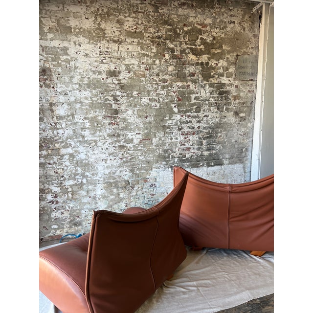 1990s Vintage Cognac Leather Sling Lounge Chairs – Pair For Sale - Image 5 of 18