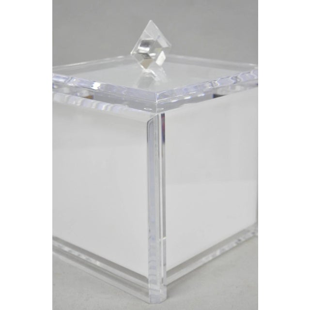 Vintage Mid Century Modern Clear Lucite Acrylic Diamond Handle Ice Bucket For Sale In Philadelphia - Image 6 of 15